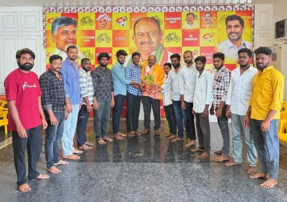 విక్కుర్తిని మర్యాదపూర్వకంగా కలసిన తెలుగు యువత