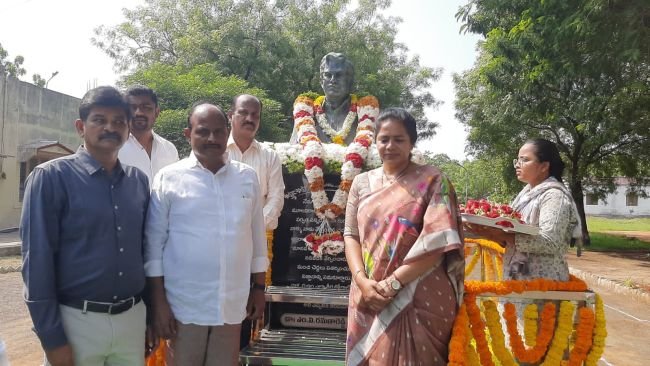 ఎంవీఆర్‌ సేవలు చిరస్మరణీయం