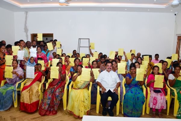 అర్హులైన ప్రతి ఒక్కరికి ఇల్లు మంజూరు చేస్తాం..ఎమ్మెల్యే అమిలినేని*