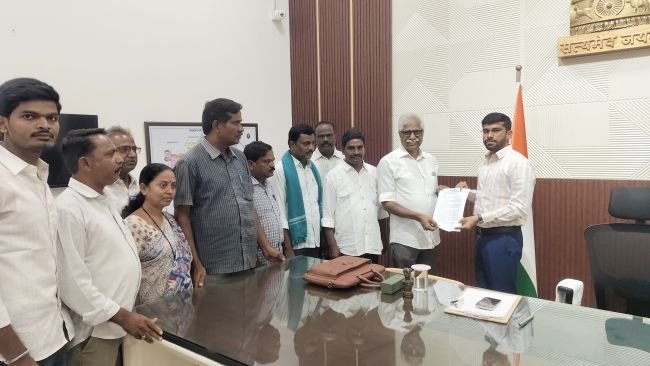అనంతపురం జిల్లాలో 32 మండలాలను కరువు మండలాలుగా ప్రకటించాలి