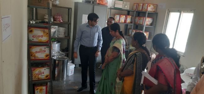 విద్యార్థులకు నాణ్యమైన భోజనం అందించాలి.. జిల్లా కలెక్టర్ అంకిత్ 