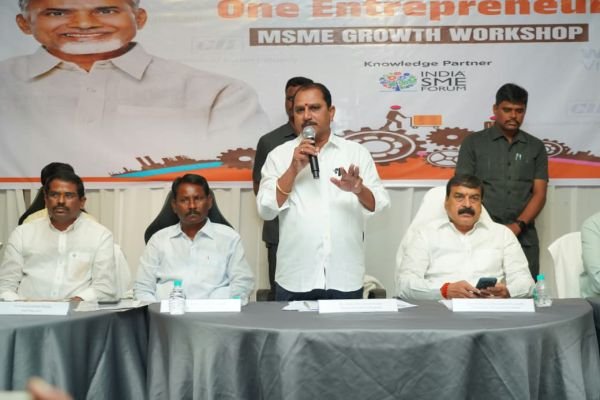 ప్రతి ఇంటి నుంచి ఒక పారిశ్రామికవేత్త రావాలి: ఎమ్మెల్యే దగ్గుపాటి ప్రసాద్