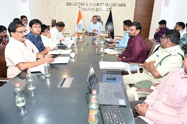 అభివృద్ధి పనులను నిర్ణీత గడువులోగా పూర్తి  చేయండి : కలెక్టర్ డా.ఎస్.వెంకటేశ్వర్
