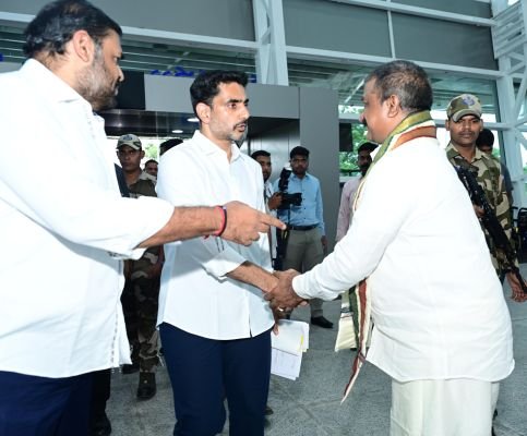 రేణిగుంట విమానాశ్రయం లో  రాష్ట్ర విద్యా శాఖ మంత్రికి వీడ్కోలు