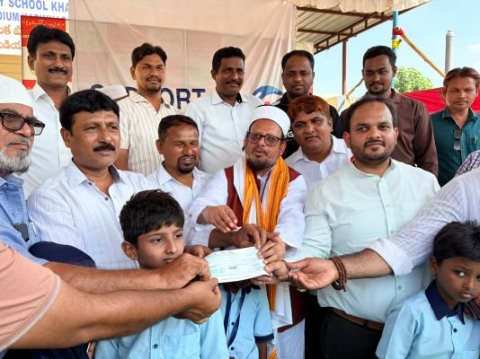 ఖాన్‌పురా ఉర్దూ పాఠశాలకు నాయకుల అండ