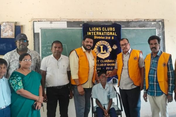 విద్యార్థులు ఫోన్ వాడకం తగ్గించాలి