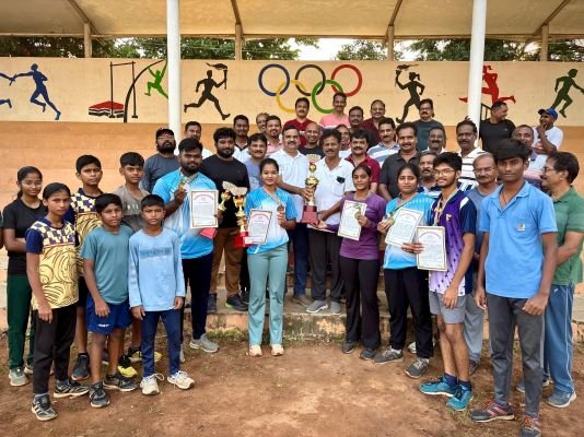 రాష్ట్ర స్థాయి అథ్లెటిక్స్‌లో పతకాలు సాధించిన క్రీడాకారులకు ఘన సత్కారం