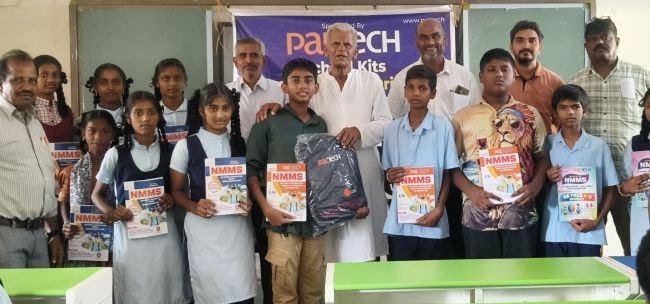 చండూర్ జడ్పీహెచ్ఎస్ . హైస్కూల్లో  స్టడీ మెటీరియల్ పుస్తకాల పంపిణి*