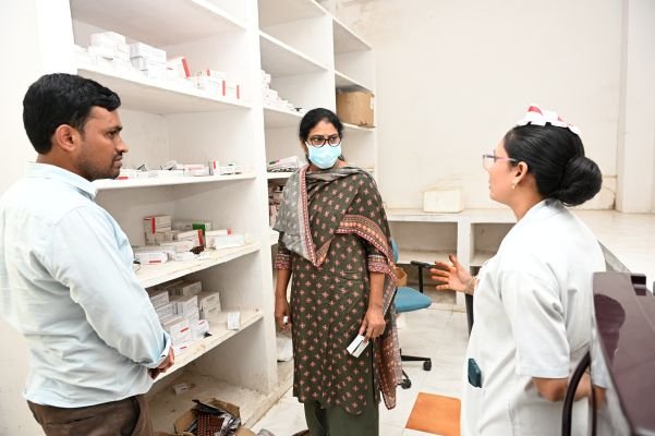 జైనూర్ సీహెచ్‌సీలో కలెక్టర్ కె. హరిత ఆకస్మిక తనిఖీ