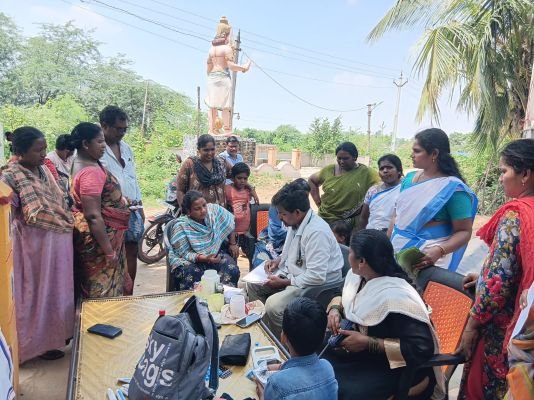 ఇనమడుగులోని ఎస్సి కాలనీలో ఉచిత హోమియోవైద్యశిబిరము : డా  కరుణాకర్  