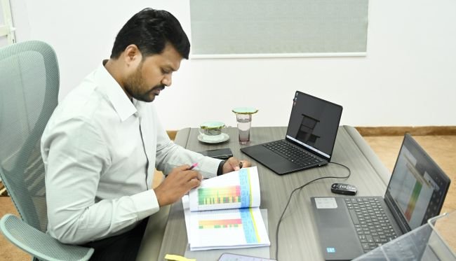 భూ రీ సర్వే గడువులో పూర్తి చేయాలి