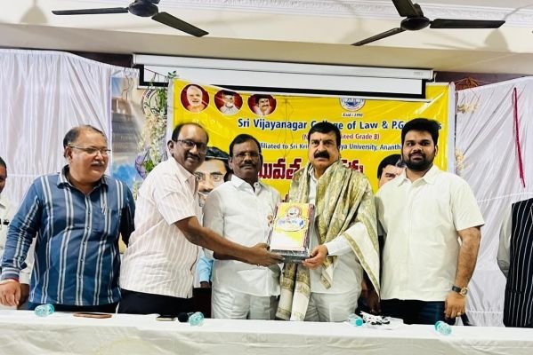 న్యాయ విద్యతో రాజ్యాంగ విలువల పరిరక్షణ  లా విద్యార్థులతో ఎంపీ అంబికా