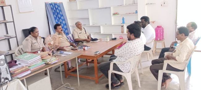 లైసెన్స్ మద్యం షాప్ నిర్వాహకులతో సమావేశం నిర్వహించిన ప్రొహిబిషన్ & ఎక్సైజ్ శాఖ అధికారులు.....