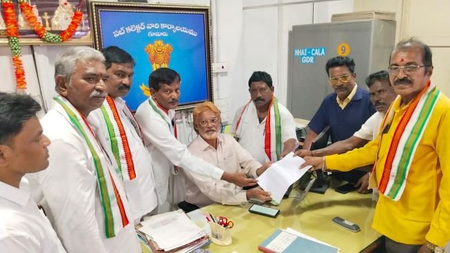 ఎన్నికల కమిషనర్‌ వెంటనే రాజీనామ చేయాలి