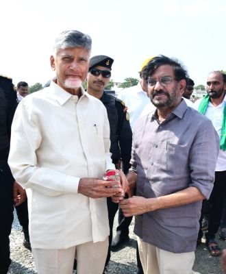 సీఎం చంద్రబాబుకు, డిప్యూటీ సీఎం కు స్వాగతం పలికిన ఎమ్మెల్యే సోమిరెడ్డి..