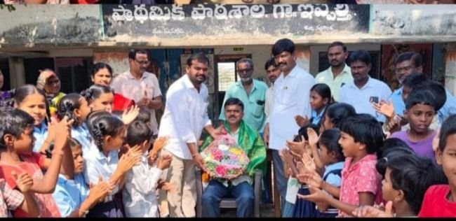 జిల్లా ఉత్తమ ఉపాధ్యాయ అవార్డు గ్రహీత బడేటి నాగేశ్వర రావుకి ఘన సన్మానం