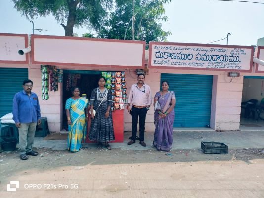 మాడుగుల్లో ఎస్సీ షాపింగ్ కాంప్లెక్స్ పరిశీలించిన ఎస్సీ కార్పొరేషన్ సిబ్బంది