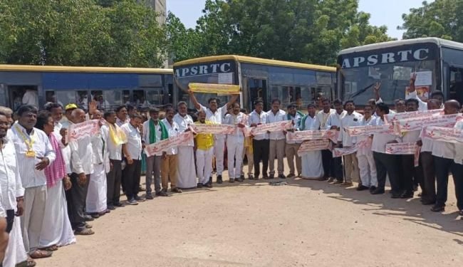 పల్లెపండుగకు భారీగా తరలిన కూటమి శ్రేణులు: