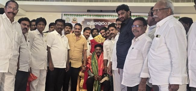 అమలాపురం మున్సిపాలిటీకి జాతీయ స్కోచ్ అవార్డు: కమిషనర్ నిర్మల్ కుమార్, సిబ్బందికి ఘన సత్కారం