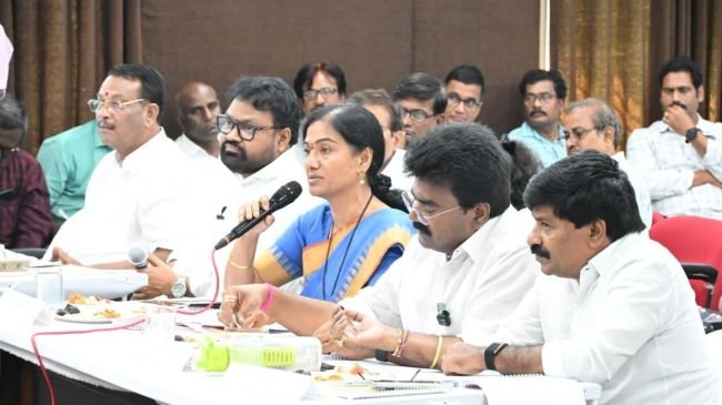 గిరిజన సమస్యలు స్థానికంగానే పరిష్కారం కావాలి.