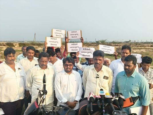 ఆక్రమిత భూములు మాత్రమే తొలగించిన అధికారులు
