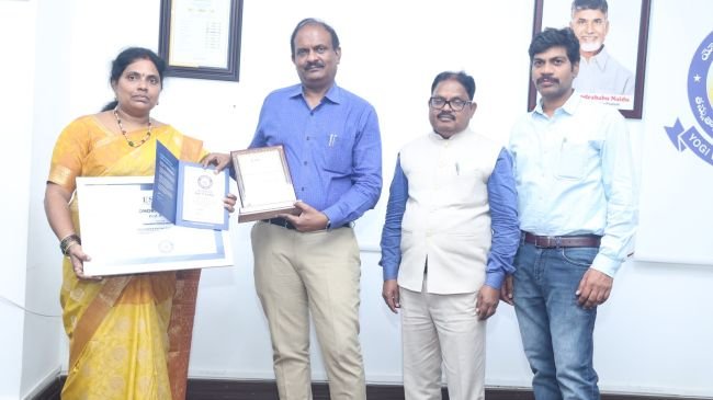 గిన్నిస్ వరల్డ్ రికార్డ్స్ లో ప్రొఫెసర్ పి సరితకు ప్రత్యేక స్థానం..... వీసీ. డాక్టర్ బెల్లంకొండ ప్రశంసలు.... 