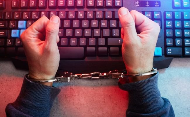 డిజిటల్‌ అరెస్ట్‌ పేరుతో రూ.10 కోట్ల మోసం