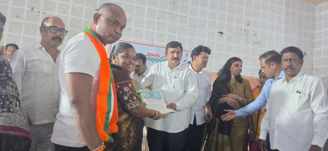 48వ వార్డులో 800 మంది పేద కుటుంబాలకు పేదలకు పట్టాభిషేకం నిర్వహించిన ఎమ్మెల్యే