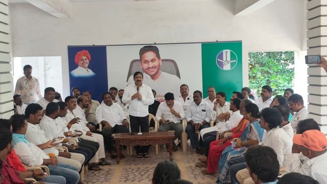స్థానిక సమరానికి వైకాపా సమరశంఖం : మళ్ళా విజయప్రసాద్ దిశానిర్దేశం