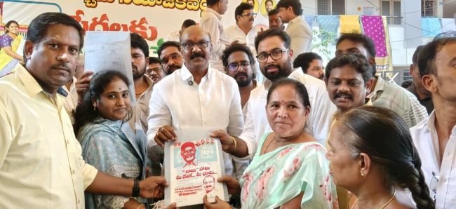 పారిశ్రామికవాడలో పేదల పట్టాభిషేకం