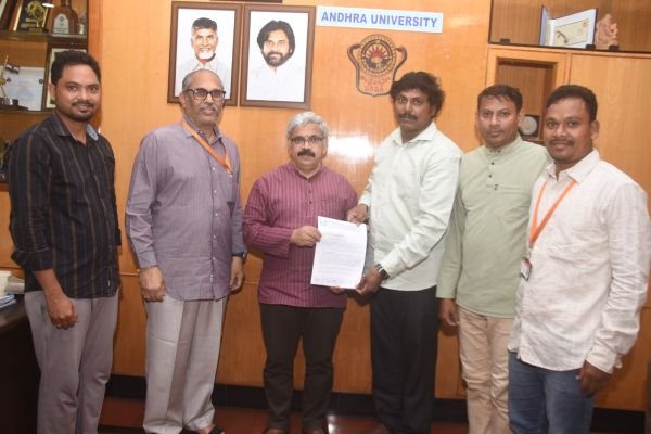 జియోఫిజిక్స్ విభాగానికి చెందిన  పూర్వ విద్యార్థులు సహకారం