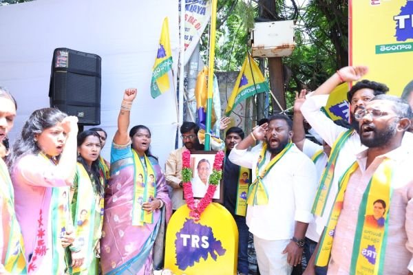 పద్మారావు నగర్లో తెలంగాణ రక్షణ సేన జెండా ఆవిష్కరణ