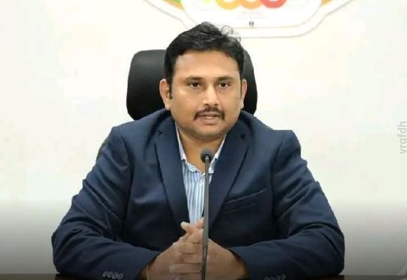 క్రేన్ బోల్తా ఘటనలో ఇద్దరు అధికారులు సస్పెండ్