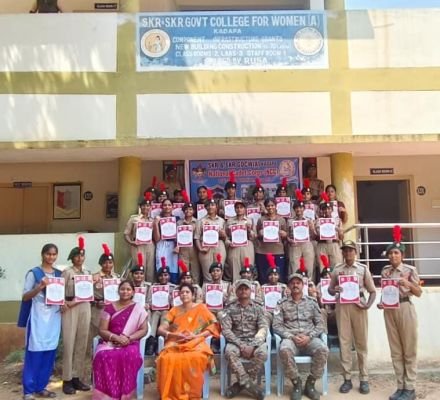 ఎన్‌సీసీ ‘బి’ సర్టిఫికెట్ల పంపిణీ  క్రమశిక్షణ, దేశభక్తితో ముందుకు సాగాలి  ప్రిన్సిపాల్ డా. ఎస్. స్మిత..
