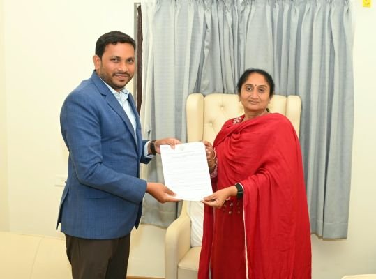 పాఠశాలల కాంపౌండ్‌ వాల్స్‌కు రూ.8 కోట్ల సి ఎస్ ఆర్ నిధులు ఇవ్వండి* 