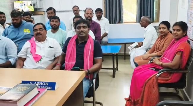సీఎం పర్యటన వేళ తంగళ్లపల్లి బీఆర్ఎస్ నాయకుల ముందస్తు అరెస్ట్