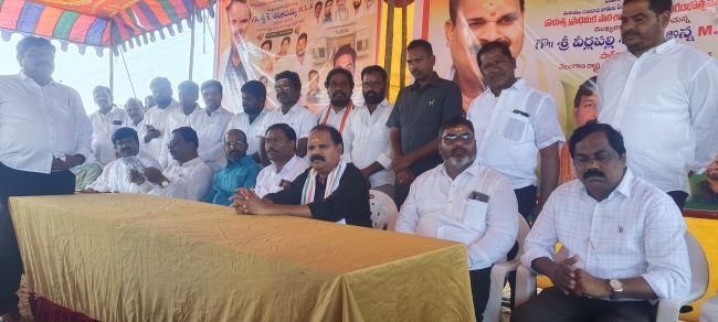 పేద విద్యార్థుల కోసం ఎమ్మెల్యే శంకర్ ఔదార్యం 