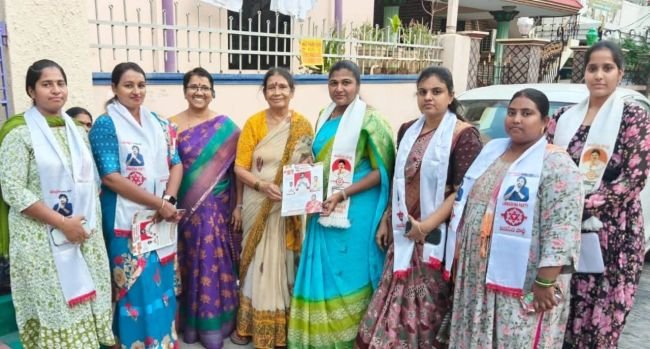 మా ఇంట్లో మొత్తం 16 ఓట్లు ఉన్నాయి.. అవన్నీ బాస్ (జనసేన)కే”-విజయలక్ష్మి గునుకుల-జనసేన