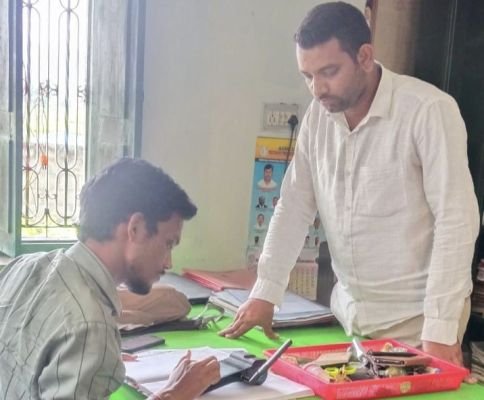 ఎరువుల దుకాణాల్లో ఆకస్మిక తనిఖీలు