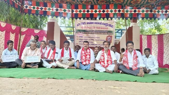 వీఆర్ఏల దీక్షకు సంపూర్ణ మద్దతు