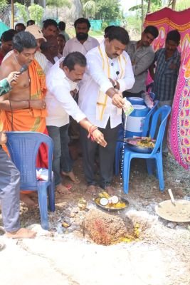 కొండిపర్రులో రూ.18.60 లక్షలతో సీసీ రోడ్లకు శంకుస్థాపన