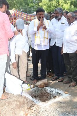 పామర్రులో రూ.50 లక్షలతో సీసీ రోడ్లకు శంకుస్థాపన