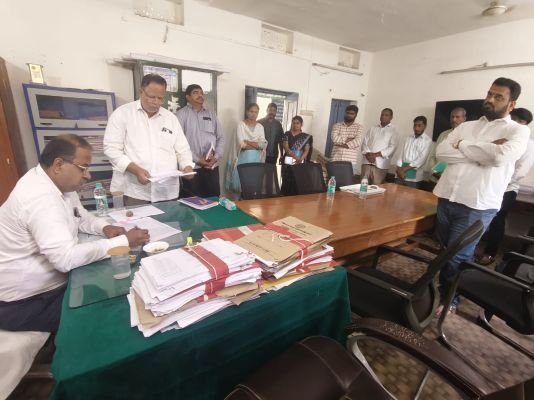  పెండింగ్ దరఖాస్తులను 10 రోజుల్లో పూర్తి చేయాలి