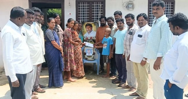 బాధిత కుటుంబాలను పరామర్శించిన ఇమ్మానియేల్ రాజ్