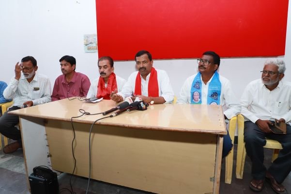 సీఈసీ జ్ఞానేశ్‌కుమార్‌ను తొలగించాలి... సర్ ప్రక్రియను నిలిపివేసి...తొలగించిన అర్హుల ఓట్లను పునరుద్ధరించాలి:సిపిఐజిల్లా కార్యదర్శి, ఎమ్మెల్సీ నెల్లికంటి సత్యం. సిపిఐ(ఎం)జిల్లా కార్యదర్శి తుమ్మల వీరారెడ్డి