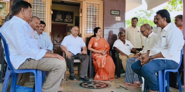 కుర్ని దైవాచార సంఘం ప్రతినిధికి బుట్టా పరామర్శ 
