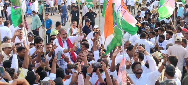 రేవంత్ రెడ్డి పాటకు ఆది శ్రీనివాస్ స్టెప్పులు 