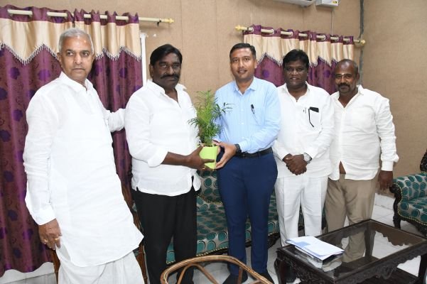 అర్హులైన అందరికి రేషన్‌, పౌష్టికాహారం అందేలా చర్యలు - రాష్ట్ర ఫుడ్‌ కమిషన్‌ చైర్మన్‌ గోలి శ్రీనివాస్‌రెడ్డి,  జిల్లా కలెక్టర్‌ రాజర్షి షా