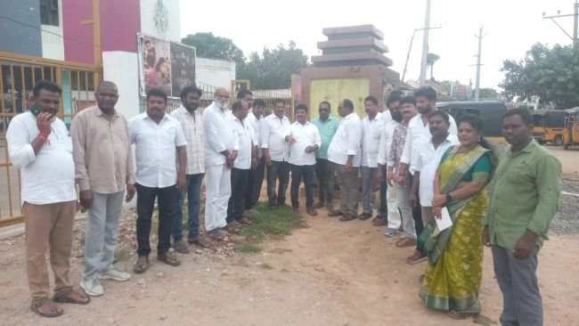 హోంమంత్రి చేతుల మీదుగా మెయిన్ రోడ్ సెంట్రల్ లైటింగ్,సైడ్ డ్రైనేజీల నిర్మాణానికి శంకుస్థాపన.