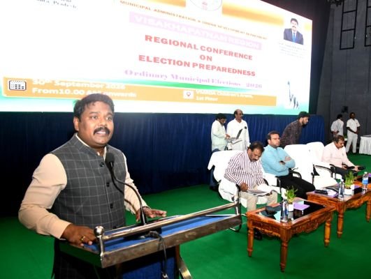 మున్సిపల్‌ ఎన్నికలకు పకడ్బందీగా సన్నద్ధం కావాలి  అధికారులకు సీడీఎంఏ పి. సంపత్‌కుమార్‌ ఆదేశాలు